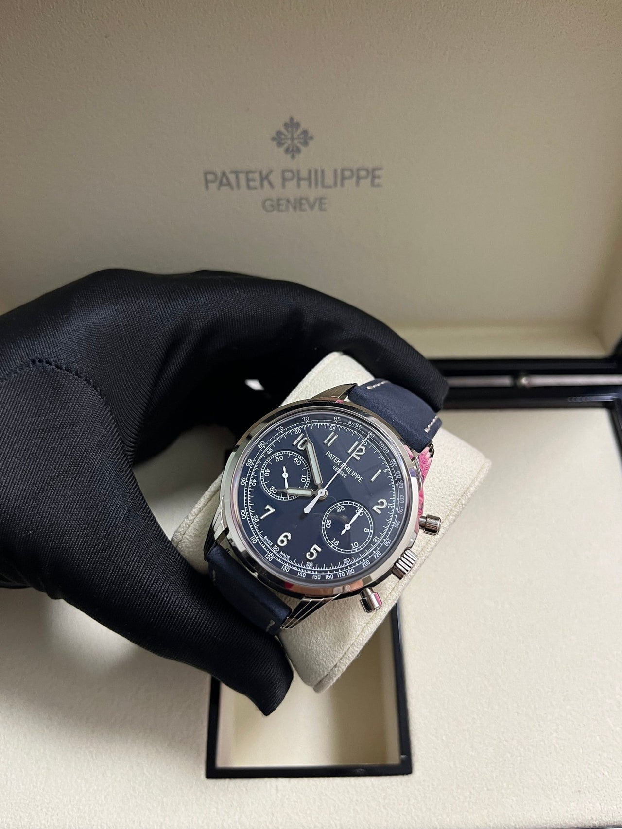 Patek Philippe 5172G: A Sleek Luxury Dress Watch You Need