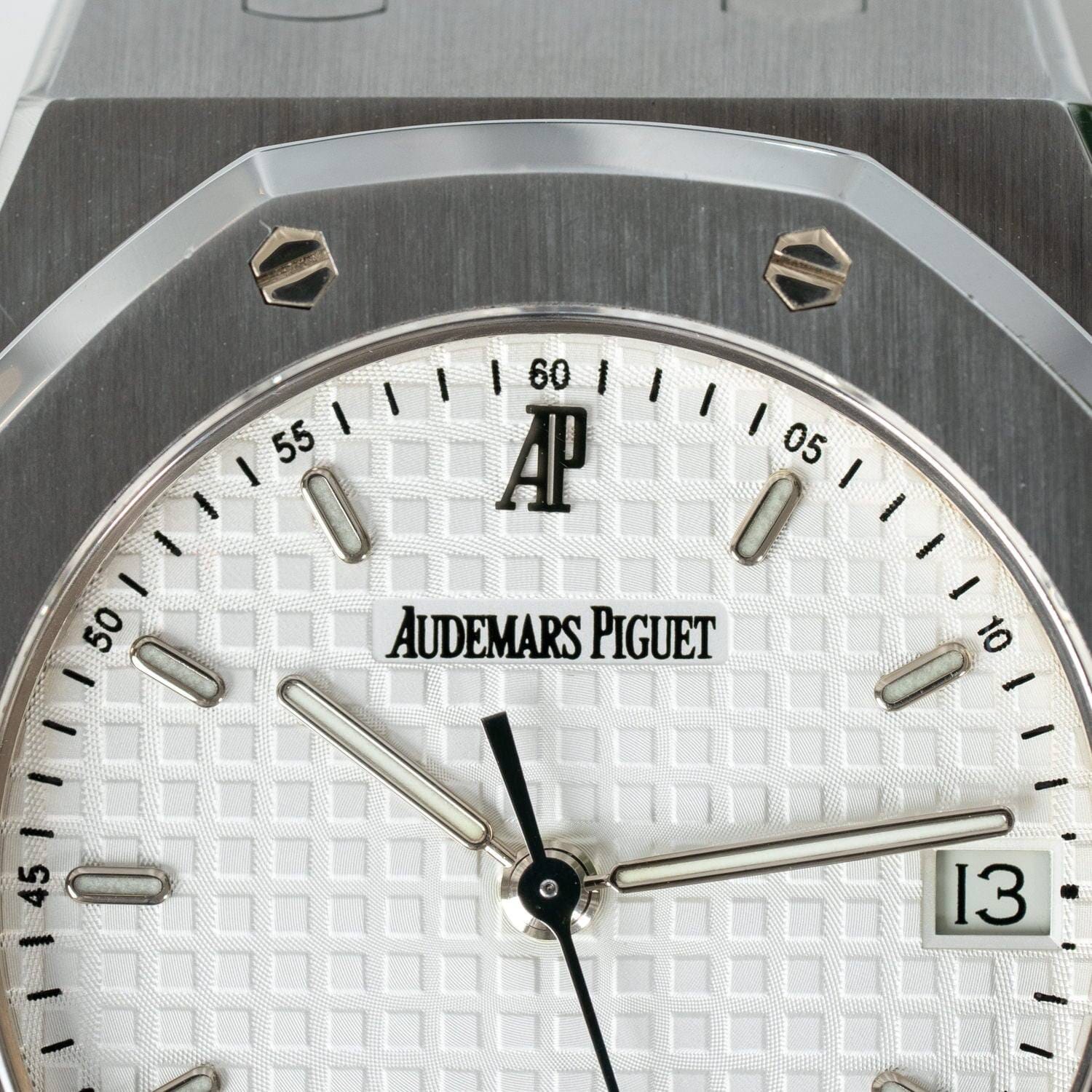 Audemars Piguet Salary Calculator: Find USD per Month Earnings in Singapore